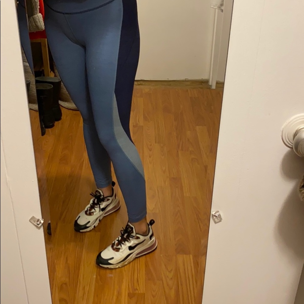 Light blue gradient OV leggings